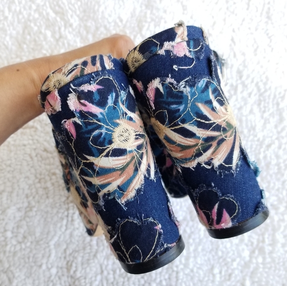 🍒NWOB🍒 MADE IN ITALY BUTTER SHOES DENIM PLATFORMS - Picture 10 of 12